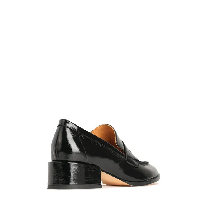 Cass Low Heeled Loafers | Black-Crinkle Leather