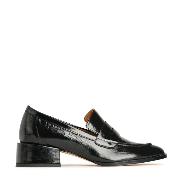 Cass Low Heeled Loafers | Black-Crinkle Leather
