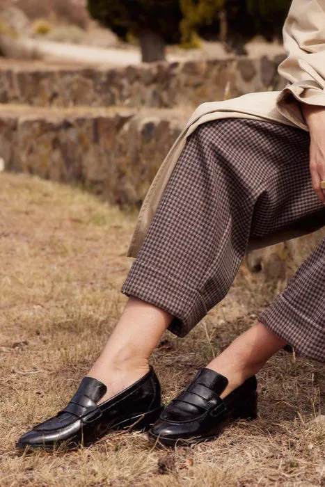Cass Low Heeled Loafers | Black-Crinkle Leather