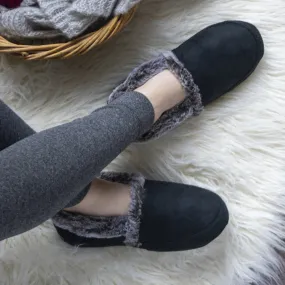 New with tags! Isotoner Women's Recycled Microsuede A Line Memory Foam Slippers in Black, Sz MD 6.5-7.5